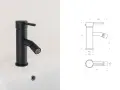 Rubinetto bidet nero opaco, moderno e funzionale, con dettagli tecnici e misure.