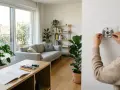 Installazione termostato smart. L'altezza termostato da terra è ideale per un controllo ottimale del clima domestico.