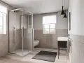 Box doccia angolare moderno con ante scorrevoli in vetro trasparente, che mostra le sue dimensioni ideali per un bagno spazioso.