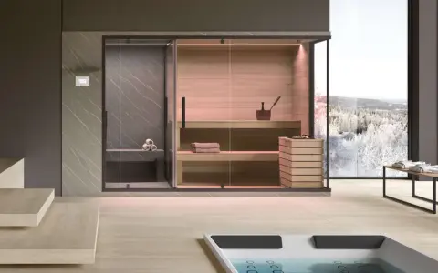 Interno moderno con sauna in legno, doccia e vasca idromassaggio, ideale per chi cerca idee su come costruire una sauna.