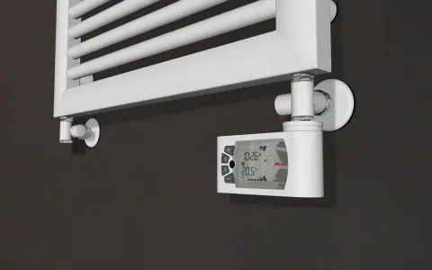 Termoarredi Irsap bianchi con display digitale per un comfort ottimale.