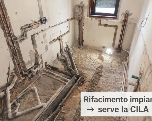 Bagno in ristrutturazione: tubature a vista per la sostituzione. Manutenzione straordinaria in corso, serve la CILA.