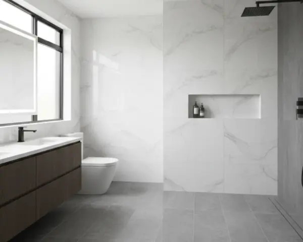 Bagno moderno con doppio lavabo, WC e una spaziosa doccia walking.