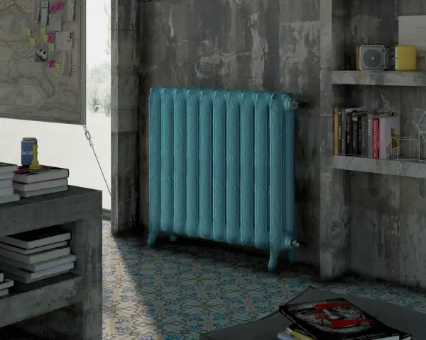 Un elegante termoarredo turchese, con dettagli decorativi, pronto per aprire e chiudere il calore in un ambiente moderno.