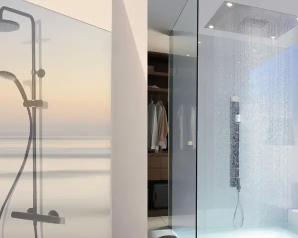 Doccia a soffitto: lusso e praticità. Confronto soffione doccia a soffitto pro e contro per un bagno moderno.