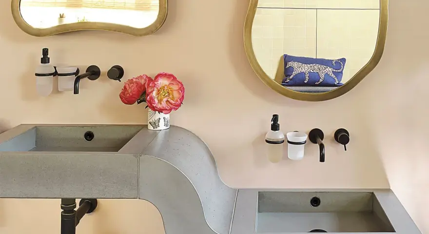Rubinetteria bagno nera: un tocco di stile moderno. Pro: eleganza, design minimal. Contro: visibilità di calcare e impronte.