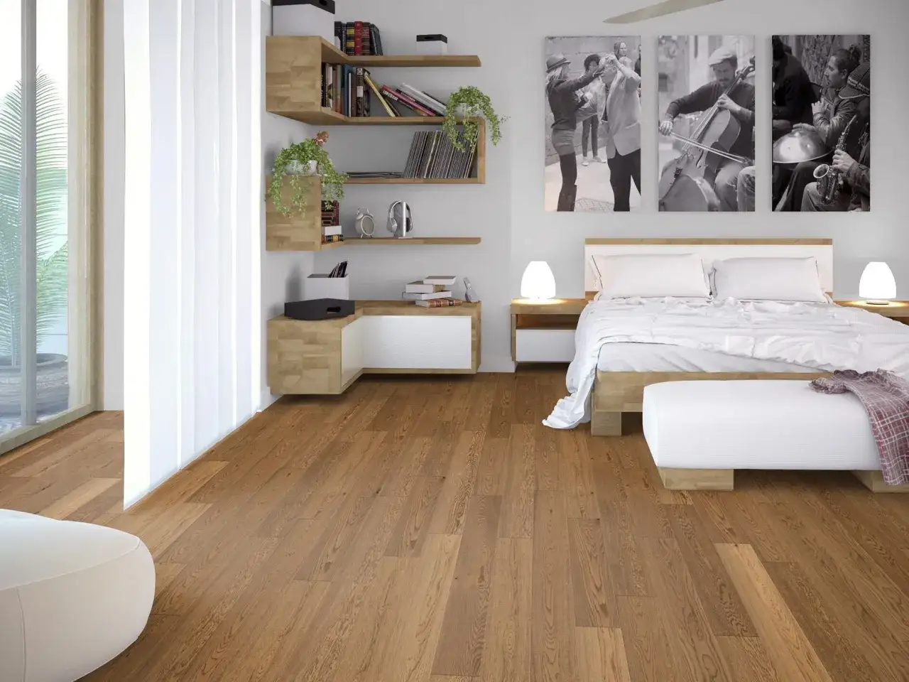 Camera fissa su un letto, con un parquet che mostra un'ossidazione naturale, creando un'atmosfera calda e accogliente.